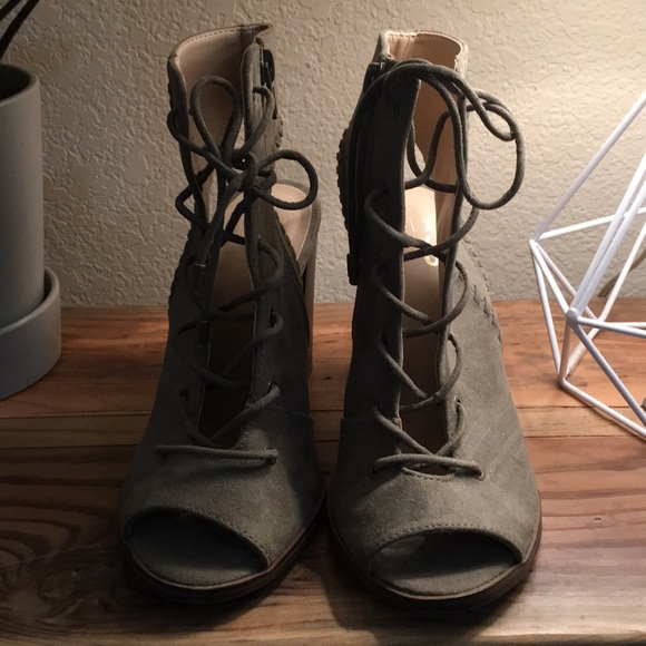 LAST CHANCE Lace-up Heels - Picture 2 of 4